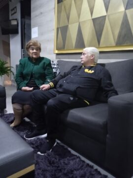 Imágenes para rendir homenaje a persona finada, estas pueden variar en su contenido.