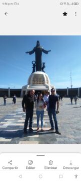 Imágenes para rendir homenaje a persona finada, estas pueden variar en su contenido.