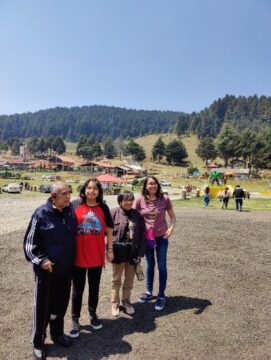 Imágenes para rendir homenaje a persona finada, estas pueden variar en su contenido.