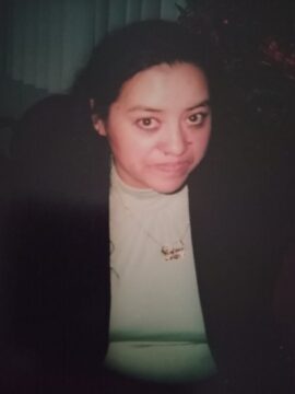 Imágenes para rendir homenaje a persona finada, estas pueden variar en su contenido.