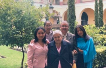 Imágenes para rendir homenaje a persona finada, estas pueden variar en su contenido.