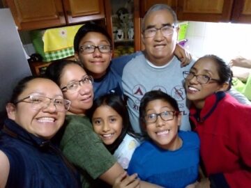 Imágenes para rendir homenaje a persona finada, estas pueden variar en su contenido.