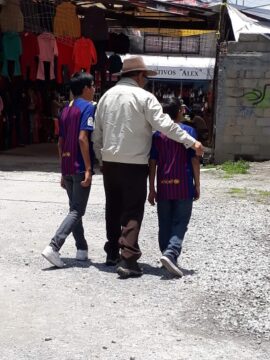 Imágenes para rendir homenaje a persona finada, estas pueden variar en su contenido.