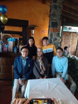 Imágenes para rendir homenaje a persona finada, estas pueden variar en su contenido.