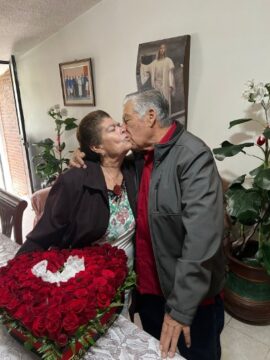 Imágenes para rendir homenaje a persona finada, estas pueden variar en su contenido.