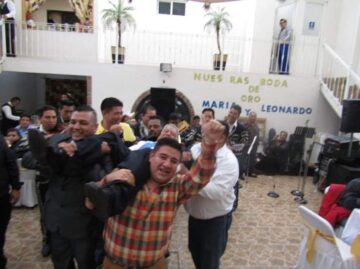 Imágenes para rendir homenaje a persona finada, estas pueden variar en su contenido.