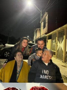 Imágenes para rendir homenaje a persona finada, estas pueden variar en su contenido.