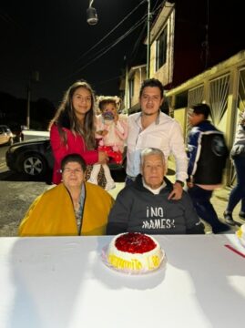 Imágenes para rendir homenaje a persona finada, estas pueden variar en su contenido.