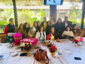Imágenes para rendir homenaje a persona finada, estas pueden variar en su contenido.