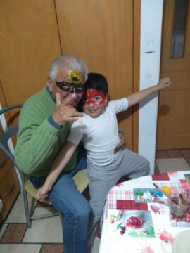 Imágenes para rendir homenaje a persona finada, estas pueden variar en su contenido.