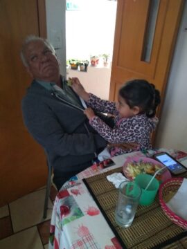 Imágenes para rendir homenaje a persona finada, estas pueden variar en su contenido.