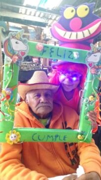 Imágenes para rendir homenaje a persona finada, estas pueden variar en su contenido.