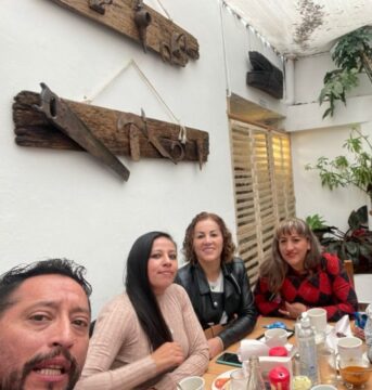Imágenes para rendir homenaje a persona finada, estas pueden variar en su contenido.