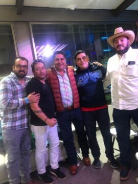 Imágenes para rendir homenaje a persona finada, estas pueden variar en su contenido.