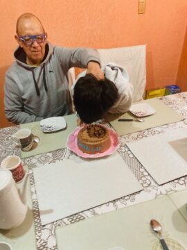 Imágenes para rendir homenaje a persona finada, estas pueden variar en su contenido.