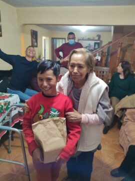 Imágenes para rendir homenaje a persona finada, estas pueden variar en su contenido.