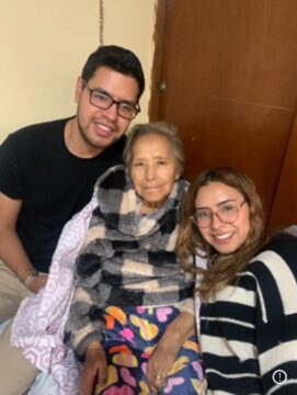 Imágenes para rendir homenaje a persona finada, estas pueden variar en su contenido.