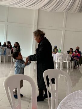 Imágenes para rendir homenaje a persona finada, estas pueden variar en su contenido.