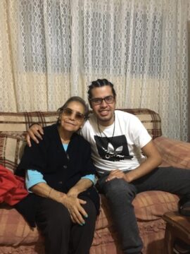 Imágenes para rendir homenaje a persona finada, estas pueden variar en su contenido.