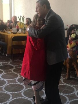 Imágenes para rendir homenaje a persona finada, estas pueden variar en su contenido.