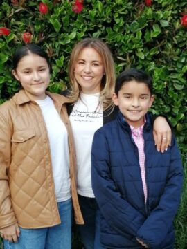 Imágenes para rendir homenaje a persona finada, estas pueden variar en su contenido.