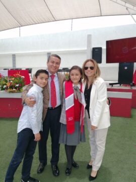 Imágenes para rendir homenaje a persona finada, estas pueden variar en su contenido.