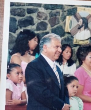 Imágenes para rendir homenaje a persona finada, estas pueden variar en su contenido.