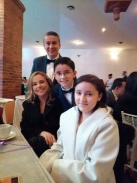 Imágenes para rendir homenaje a persona finada, estas pueden variar en su contenido.
