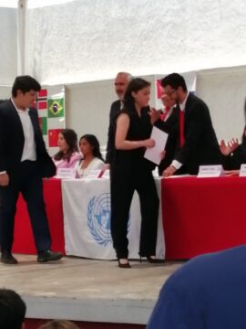 Imágenes para rendir homenaje a persona finada, estas pueden variar en su contenido.
