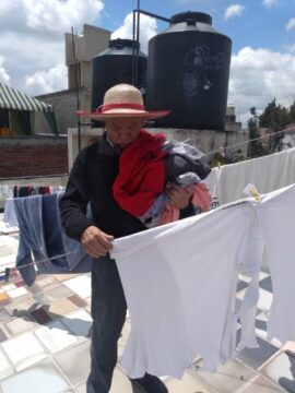 Imágenes para rendir homenaje a persona finada, estas pueden variar en su contenido.