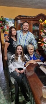 Imágenes para rendir homenaje a persona finada, estas pueden variar en su contenido.