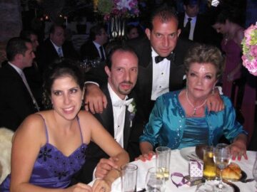 Imágenes para rendir homenaje a persona finada, estas pueden variar en su contenido.