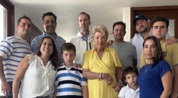 Imágenes para rendir homenaje a persona finada, estas pueden variar en su contenido.