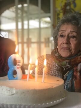 Imágenes para rendir homenaje a persona finada, estas pueden variar en su contenido.