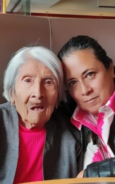 Imágenes para rendir homenaje a persona finada, estas pueden variar en su contenido.