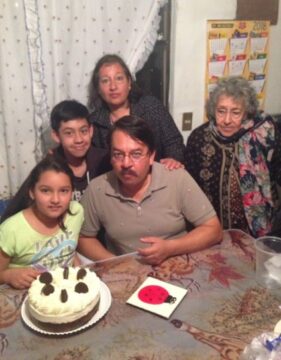 Imágenes para rendir homenaje a persona finada, estas pueden variar en su contenido.