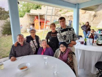 Imágenes para rendir homenaje a persona finada, estas pueden variar en su contenido.