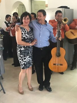 Imágenes para rendir homenaje a persona finada, estas pueden variar en su contenido.