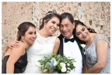 Imágenes para rendir homenaje a persona finada, estas pueden variar en su contenido.