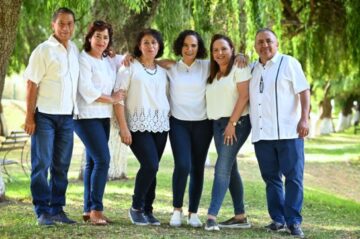 Imágenes para rendir homenaje a persona finada, estas pueden variar en su contenido.