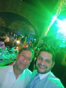 Imágenes para rendir homenaje a persona finada, estas pueden variar en su contenido.