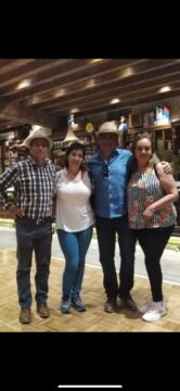 Imágenes para rendir homenaje a persona finada, estas pueden variar en su contenido.