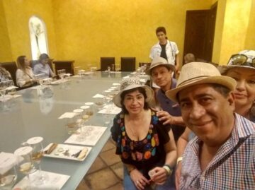 Imágenes para rendir homenaje a persona finada, estas pueden variar en su contenido.