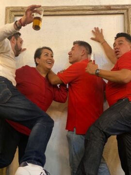 Imágenes para rendir homenaje a persona finada, estas pueden variar en su contenido.