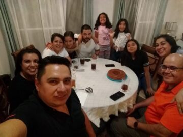 Imágenes para rendir homenaje a persona finada, estas pueden variar en su contenido.