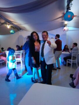 Imágenes para rendir homenaje a persona finada, estas pueden variar en su contenido.