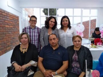 Imágenes para rendir homenaje a persona finada, estas pueden variar en su contenido.