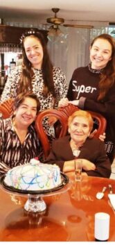 Imágenes para rendir homenaje a persona finada, estas pueden variar en su contenido.