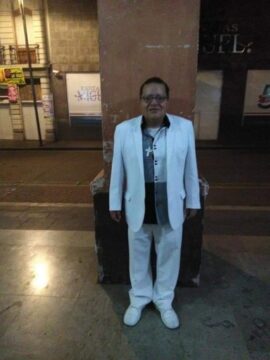 Imágenes para rendir homenaje a persona finada, estas pueden variar en su contenido.