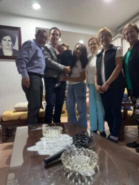 Imágenes para rendir homenaje a persona finada, estas pueden variar en su contenido.